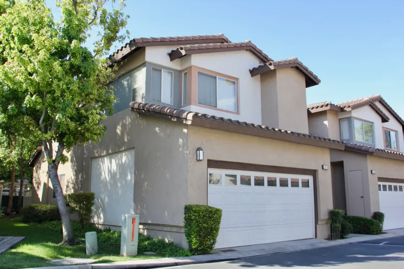 Beautiful villas under a clear sky in Riverside, California