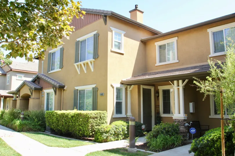 A cozy, modern apartment with all luxurious amenities to reside with your family in Georgetown Square