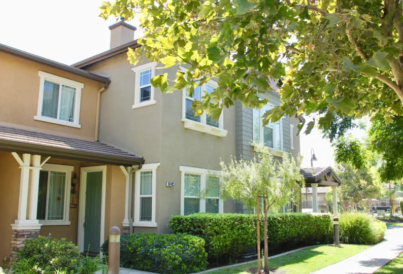 Immaculately manicured landscape at Georgetown Square in Riverside