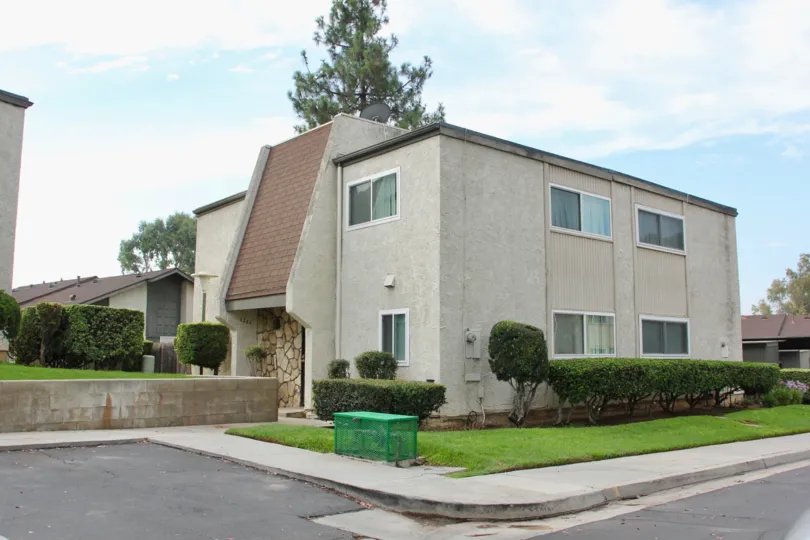 a beautiful home in riverside city at california with beautiful architecture