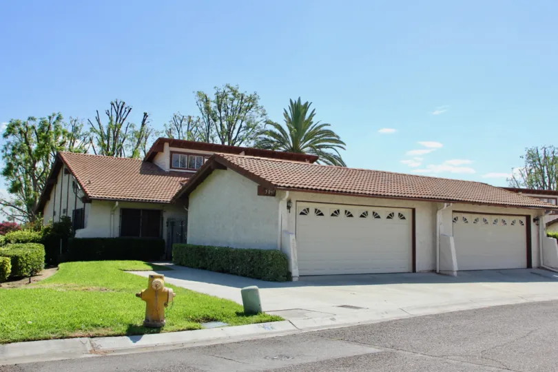 A nice day at a house in the Orangewood Villa Community.