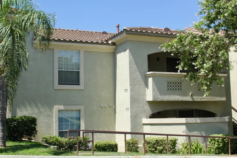 A low-rise housing with an arched balconies in Sonata at Canyon Crest community.