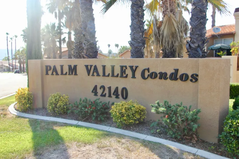 Palm Valley Condos temecula California grand sign stone and palms trees in front add majestic to the house