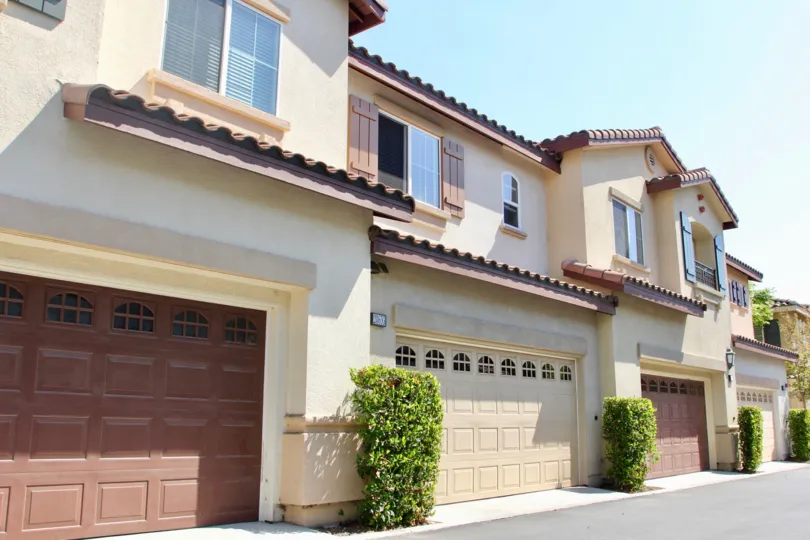 Street view of the apartment buildings in Savannah at Harveston, temecula, California