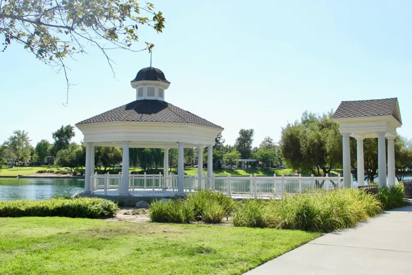 Savannah at Harveston temecula California very nice building come to direct sun shine near to big lake and green grasses tree