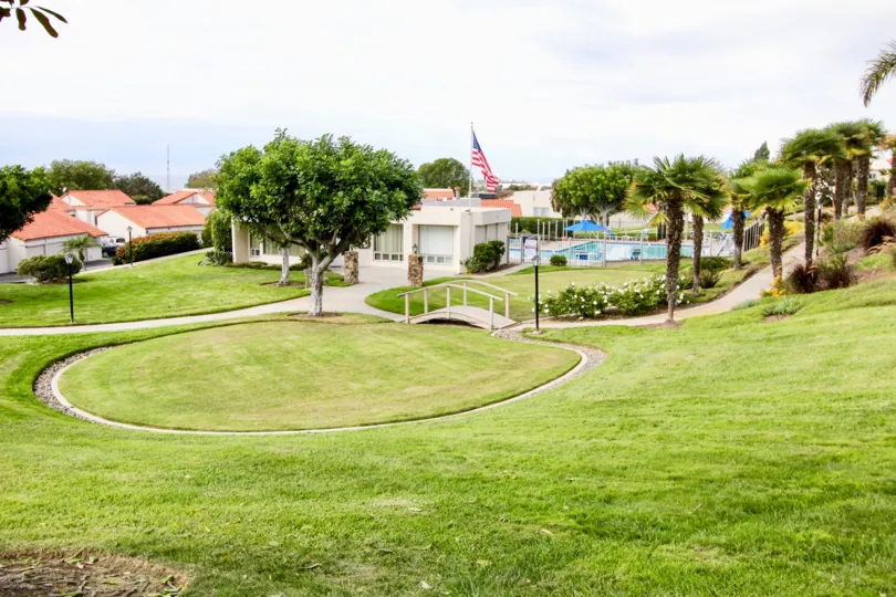 A park with a little bridge and a pool in the Alta Mira II neighborhood.