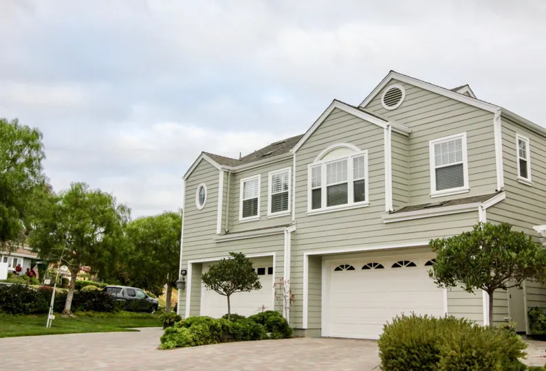Extraodinary villa with parking and trees in Bayshore of Carlsbad