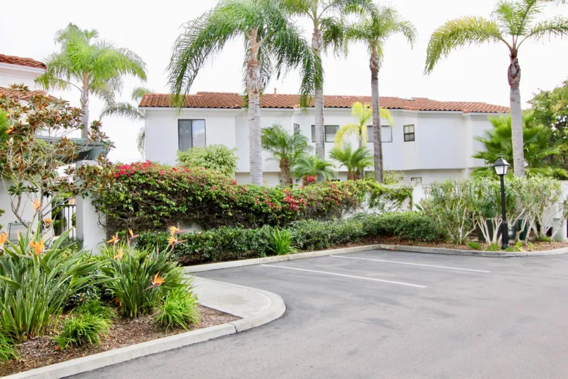 big bunglow with precious parking place and garden located at Bel Azure, CA