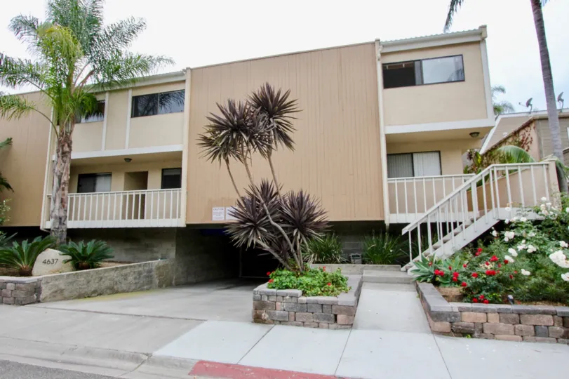 Well designed apartments with it's modern touch of class in Bristol Anchorage, Carlsbad, California