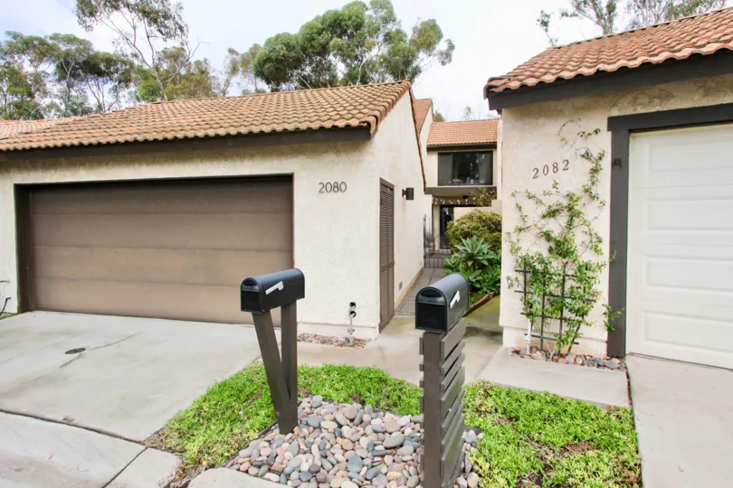 Condominium. Located in a small and quiet property with a nice fully gated and garage