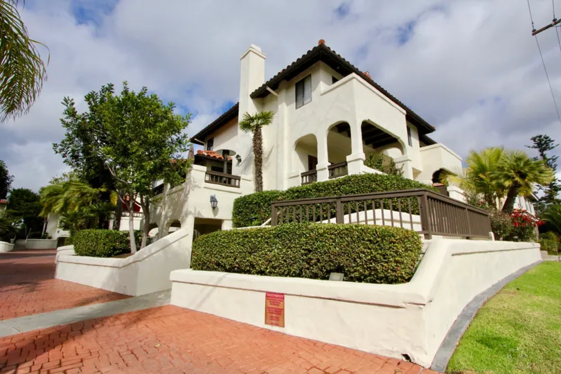 Cobblestone drive and immaculate landscaping at the Carlsbad Beach Villas in Carlsbad, California