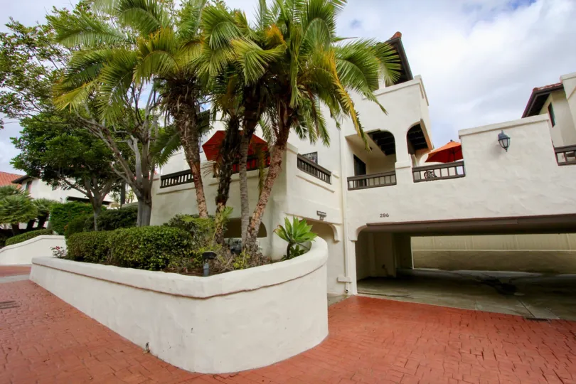 apartment palm trees adobe 206 california red umbrella garage basement
