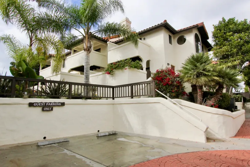 A SHINY DAY IN THE Carlsbad Beach VillasWITH BEAUTIFUL house and garden