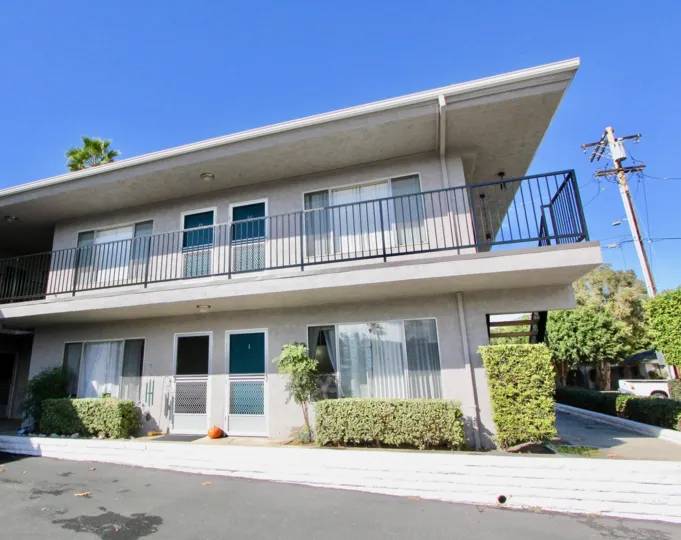 the casa de la playa is a one side house if the carlsbad city in ca