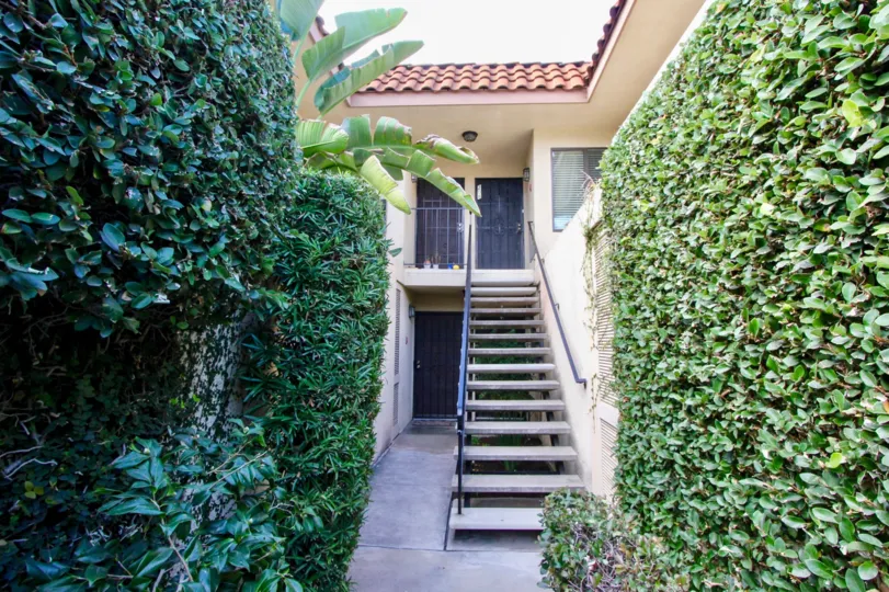 THE CASA DEL REY IS A GREENISH HOUSE OF THE CARLSBAD IN CA