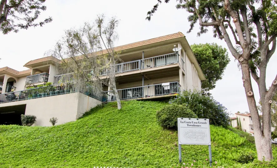 the casa grande is a gardening house of the carlsbad city in ca