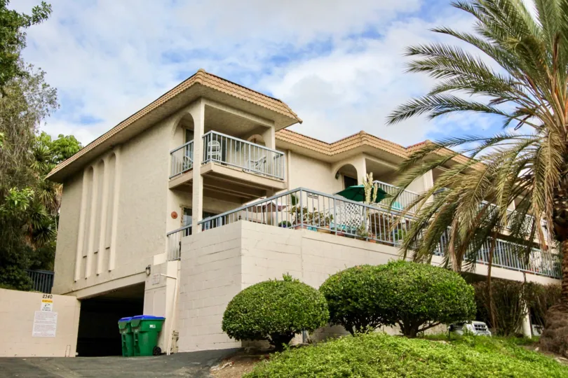 the casa grande is a unite house of the carlsbad city in ca