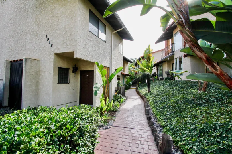 the casitas de la costa is a banana house of the carlsbad city in ca