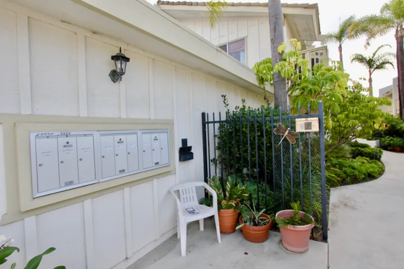 the el oasis is a beautiful colour palace of the carlsbad city in ca