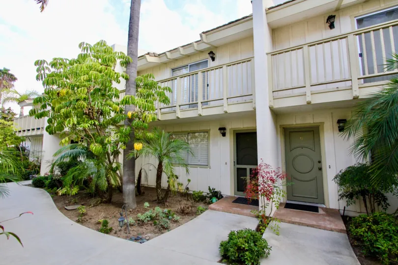 the el oasis is a flower house of the carlsbad city in california