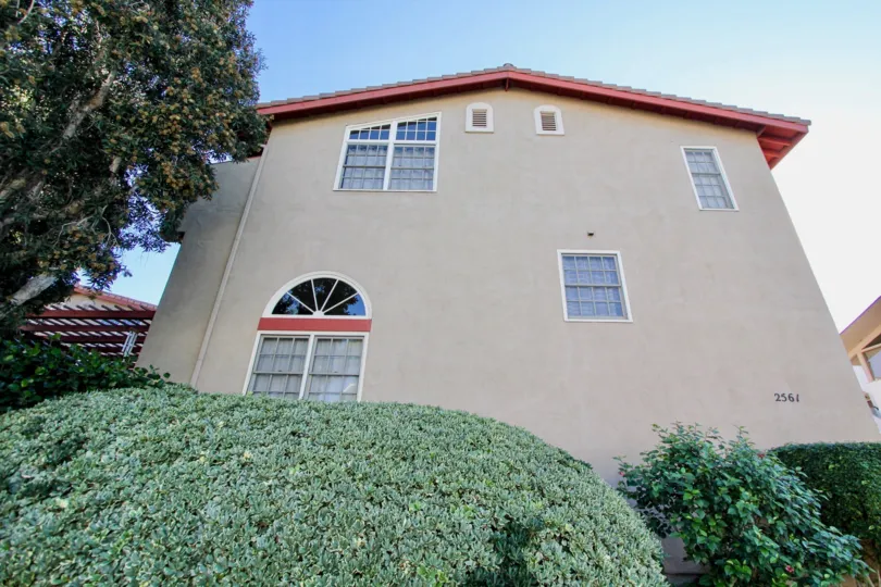 THE 2561 BUNGALOW IN THE FAIRWAYS SOUTH WITH THE PLANTS, TREES