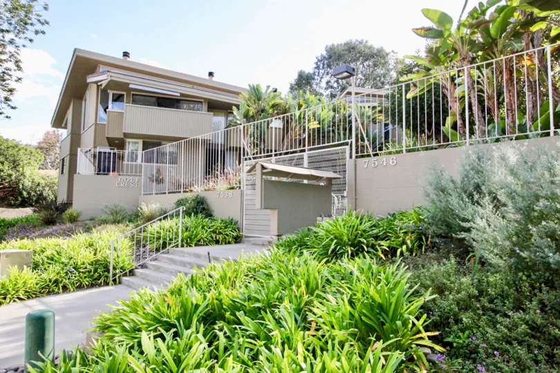 the Golf Crest house is a banana tree house of the carlsbad city in CA