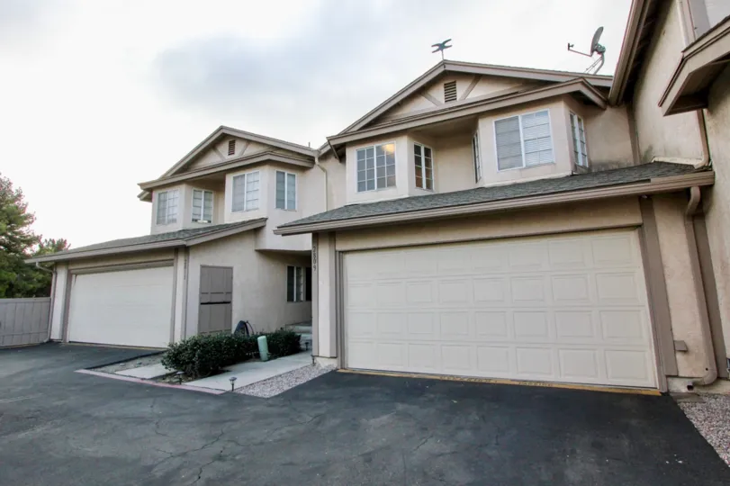 Garages and homes in Hescon Heights community of Carlsbad, CA