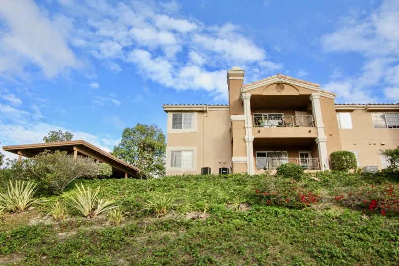 THE BUNGALOW IN THE LA COSTA ALTA WITH THE PLANTS, FLOWERS, BALCONIS