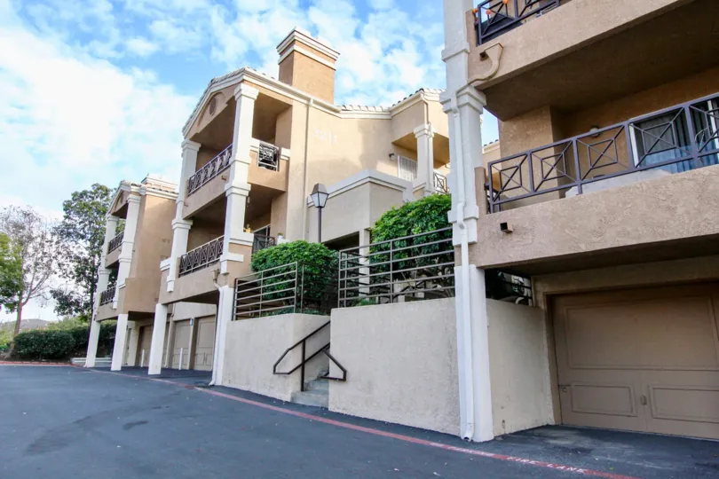 THE BUNGALOW IN THE LA COSTA ALTA WITH THE BALCONIS, TREES, PLANTS, UPSTAIRS