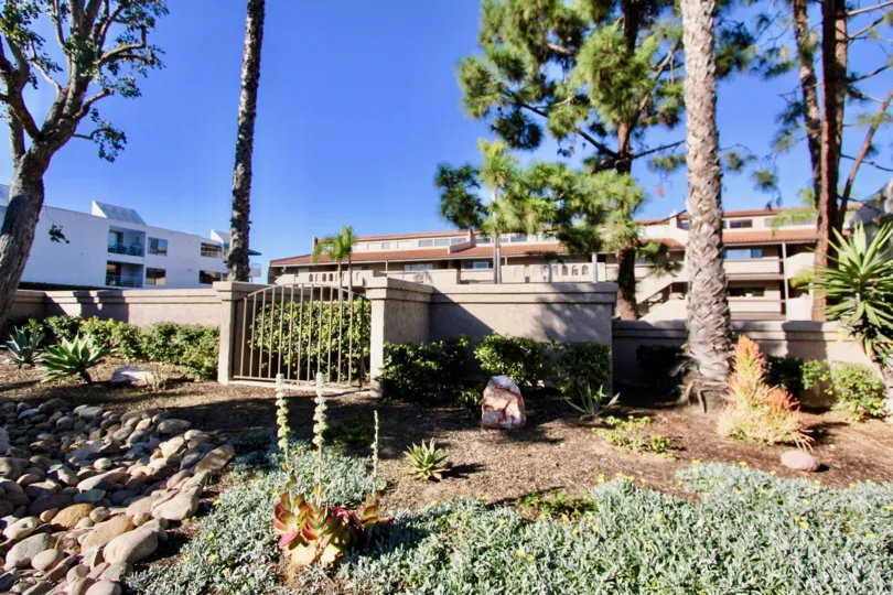 the la costa cays is a component of houses in carlsbad city in CA