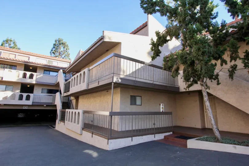 the la costa cays is a modern house of the carlsbad city in california