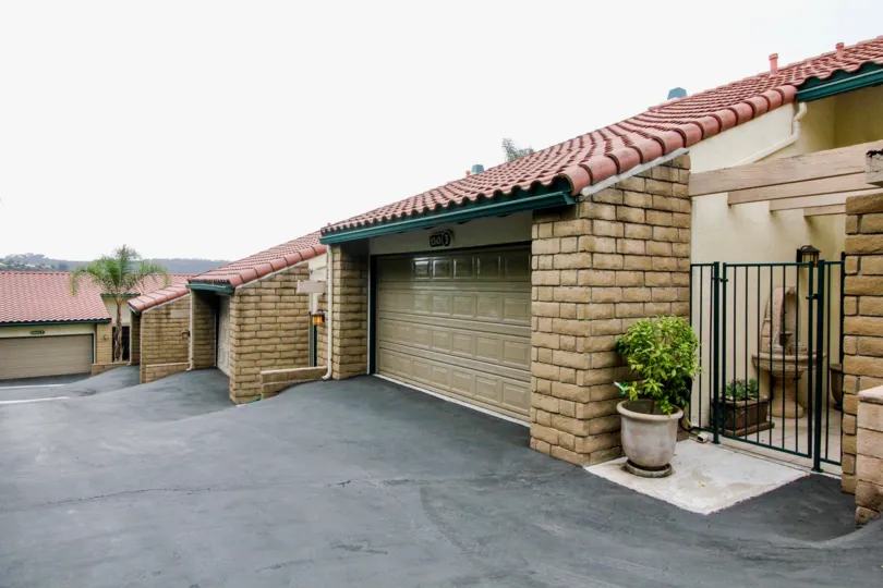 THE HOUSE IN THE LA COSTA DEL SOL WITH THE FLOWER POT, STEEL GATE, THAR ROAD, TREE
