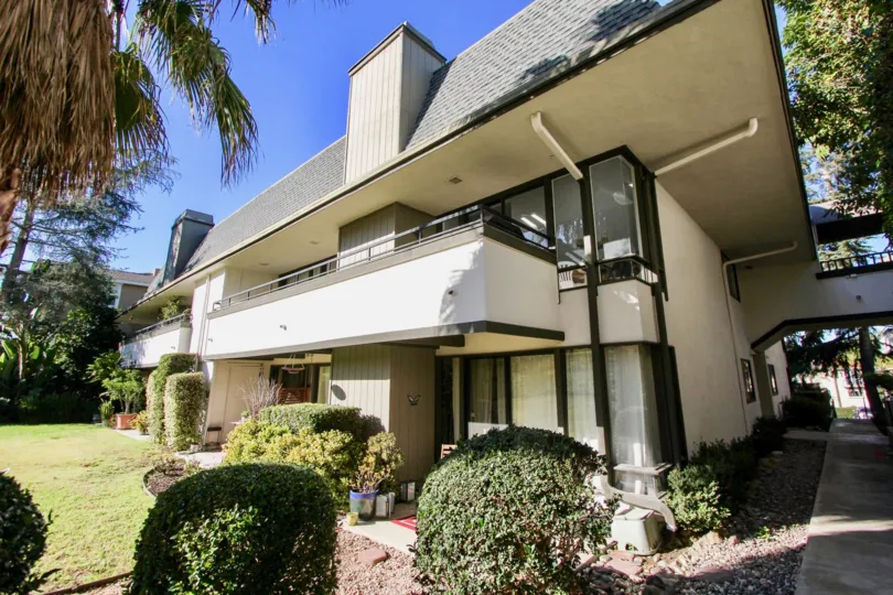 the la costa fairways is a technical house of the carlsbad in ca
