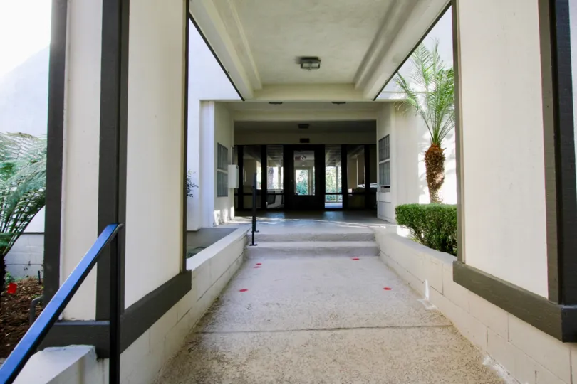 Verandah with garden in a posh building of La Costa Fairways of Carlsbad