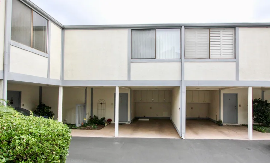 Homes on top of garages in La Costa Golf View Terrace community in Carlsbad, CA