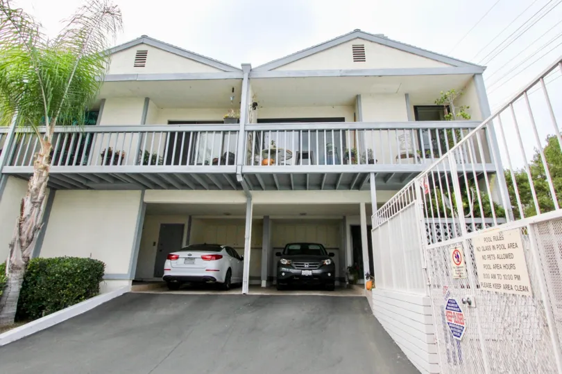 THE BUNGALOW IN THE LA COSTA GOLF VIEW TERRACE WITH THE CAR PARKING, BALCONI, TREES, PLANTS