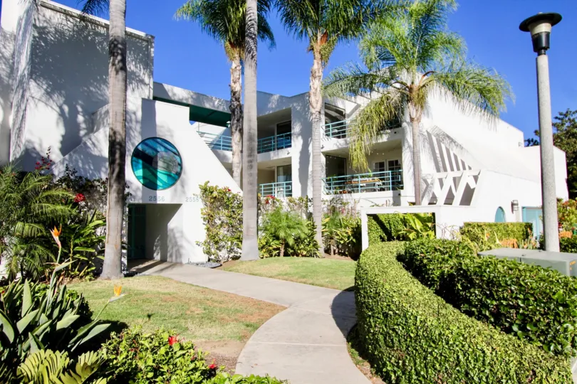 THE 2556 APARTMENT IN THE LA COSTA GREENS WITH THE GRASS LAND, FLOWER PLANTS, TREES, BALCONIS, LIGHTS
