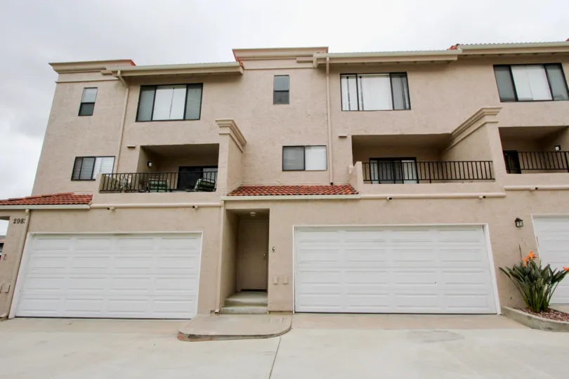 Beautiful Villa with carparking and terrace of La Costa Hills of Carlsbad