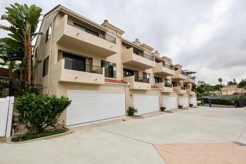 the la costa hills is a planet house of the carlsbad city in ca