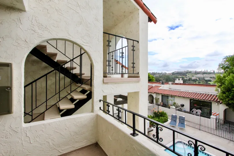 THE BUNGALOW IN THE LA COSTA PACIFIC VILLAS WITH THE SWIMMING POOL, CHAIRS, UPSTAIRS, BALCONI