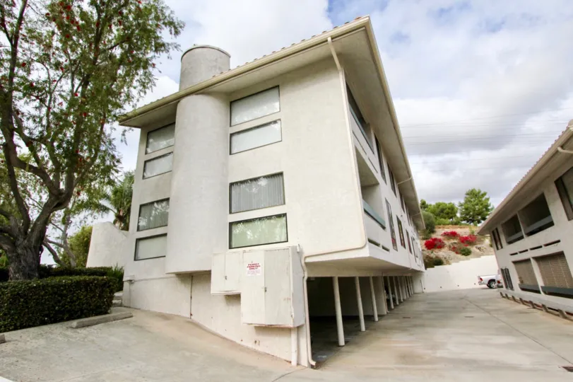 A sunny day in the La Costa View with a verity building.