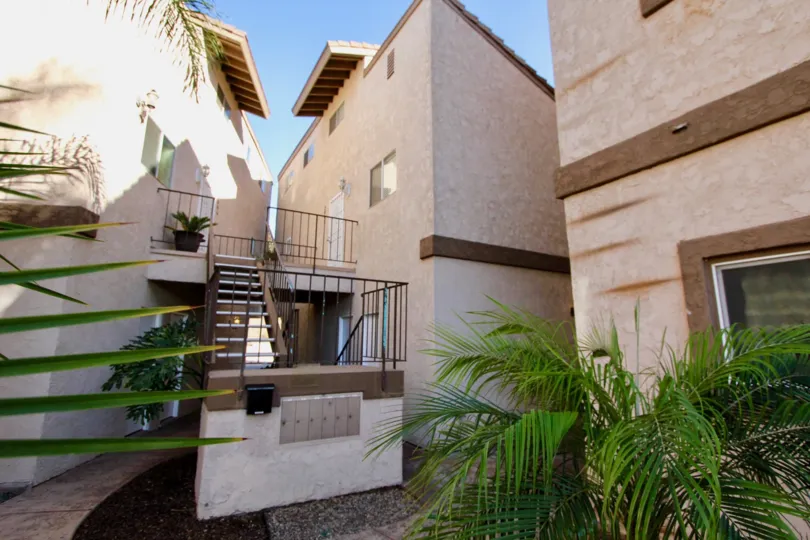 LADO DE LOME IS A TRIANGLE HOUSE OF THE CARLSBAD IN CA