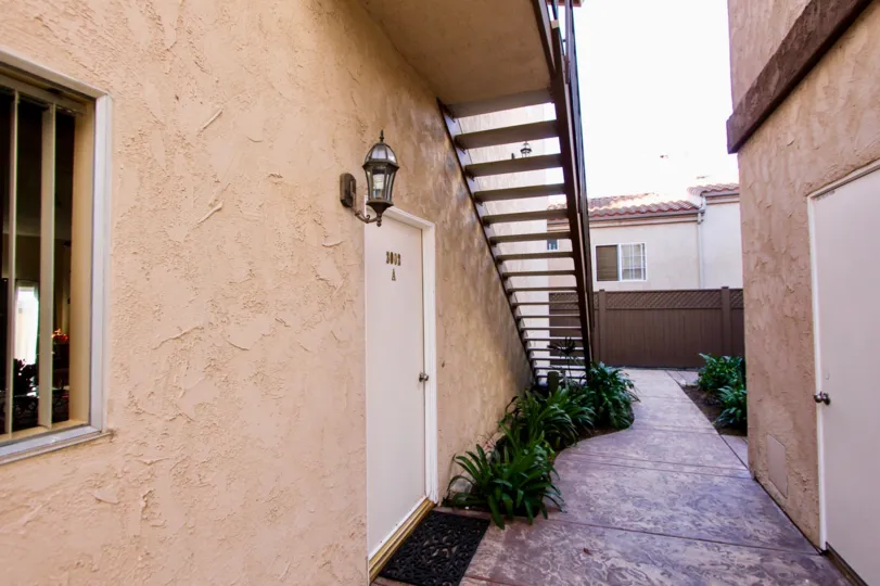Alleyway of apartment complex with stairs visible in Lado de Loma