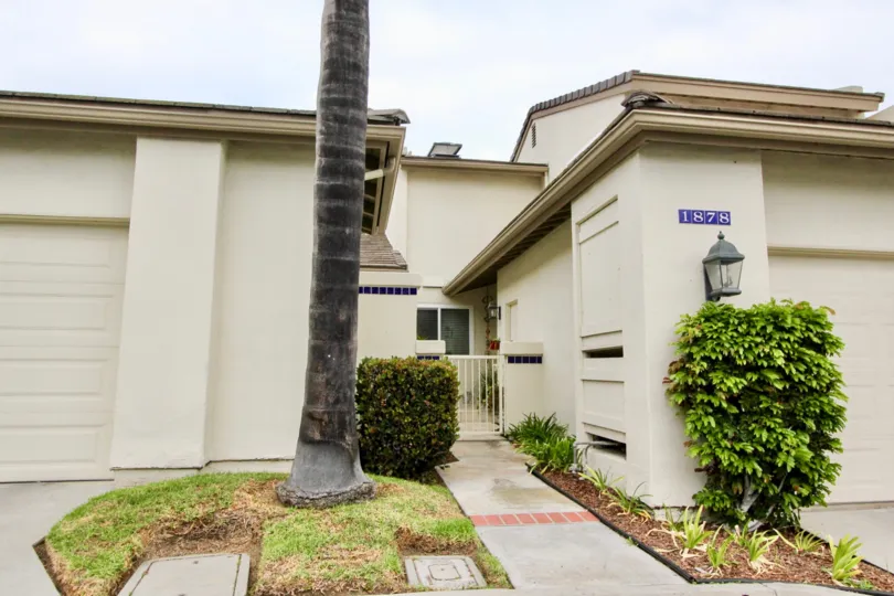THE 1878 APARTMENT IN THE LAGUNA DEL MAR WITH THE TREES, GRASSES, PLANTS