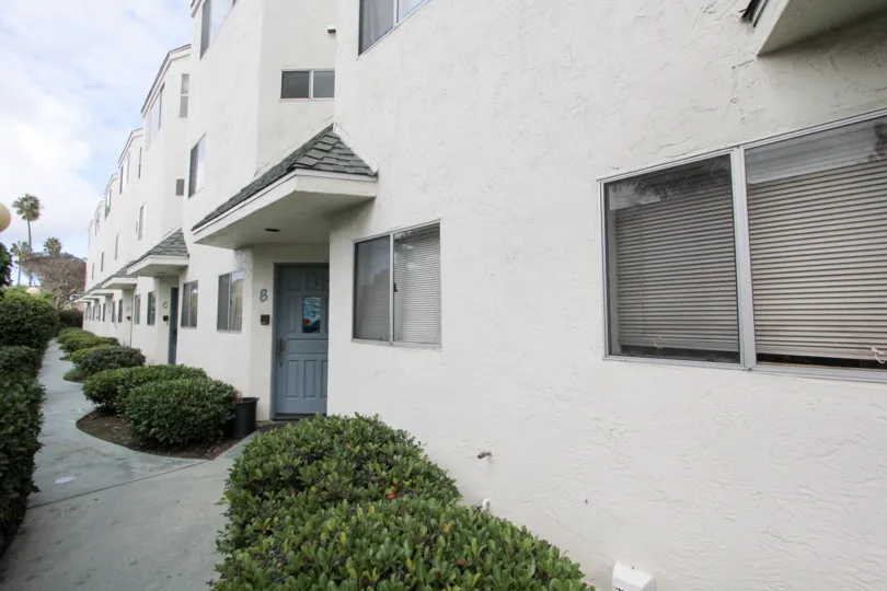 A beautiful day in the Leisure View Villas with a apartment and plants.