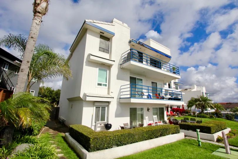 A beautiful building with lawn and trees of Llewellyn Shores of Carlsbad
