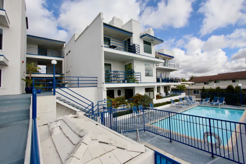 Nice swimming pool front of a villa with all amenities in Llewelyn Shore of Carlsbad