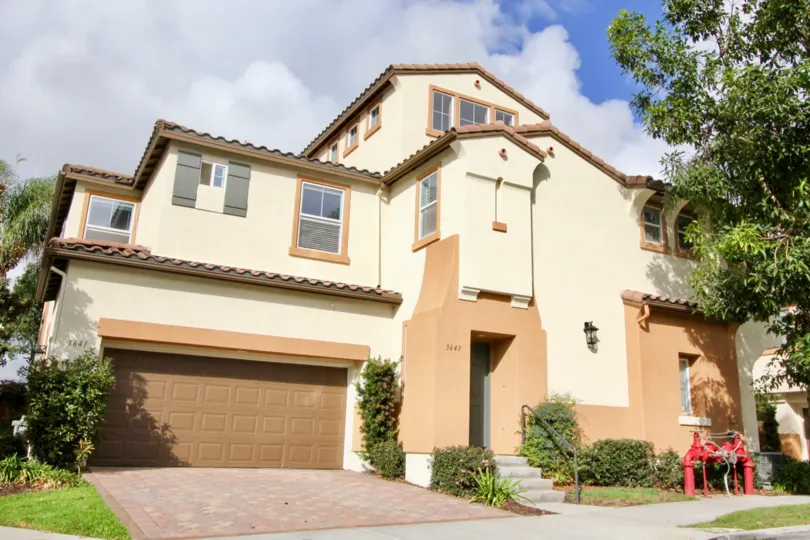 This House Great View Number of Windows with Brown Green Mystic Point