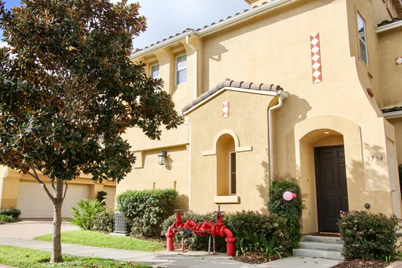 Building with ample of sunshine and trees in Mystic Point of Carlsbad