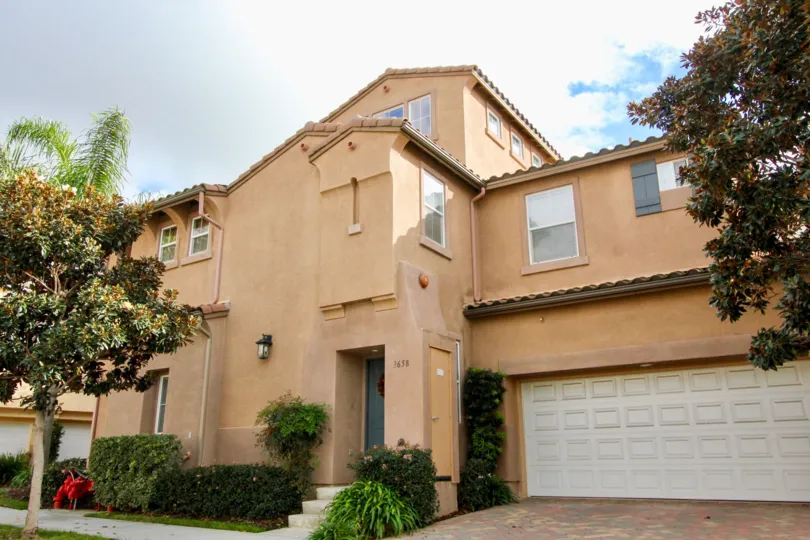 Fabulous villa with trees and parking outside in Mystic Point of Carlsbad
